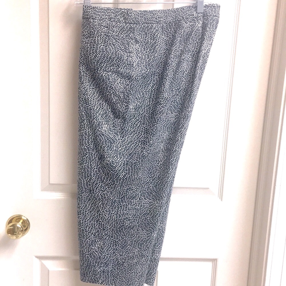 NWOT Navy Capris, Cotton/Spandex “Coldwater Creek”